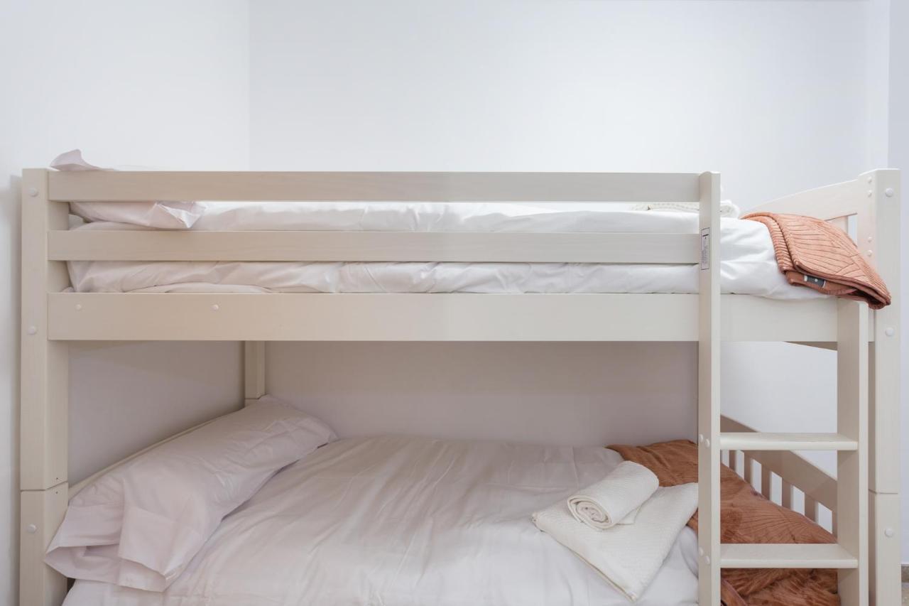 Piso Familiar Cerca Del Centro, Ac Y Wifi Gratis Apartment Валенсия Екстериор снимка