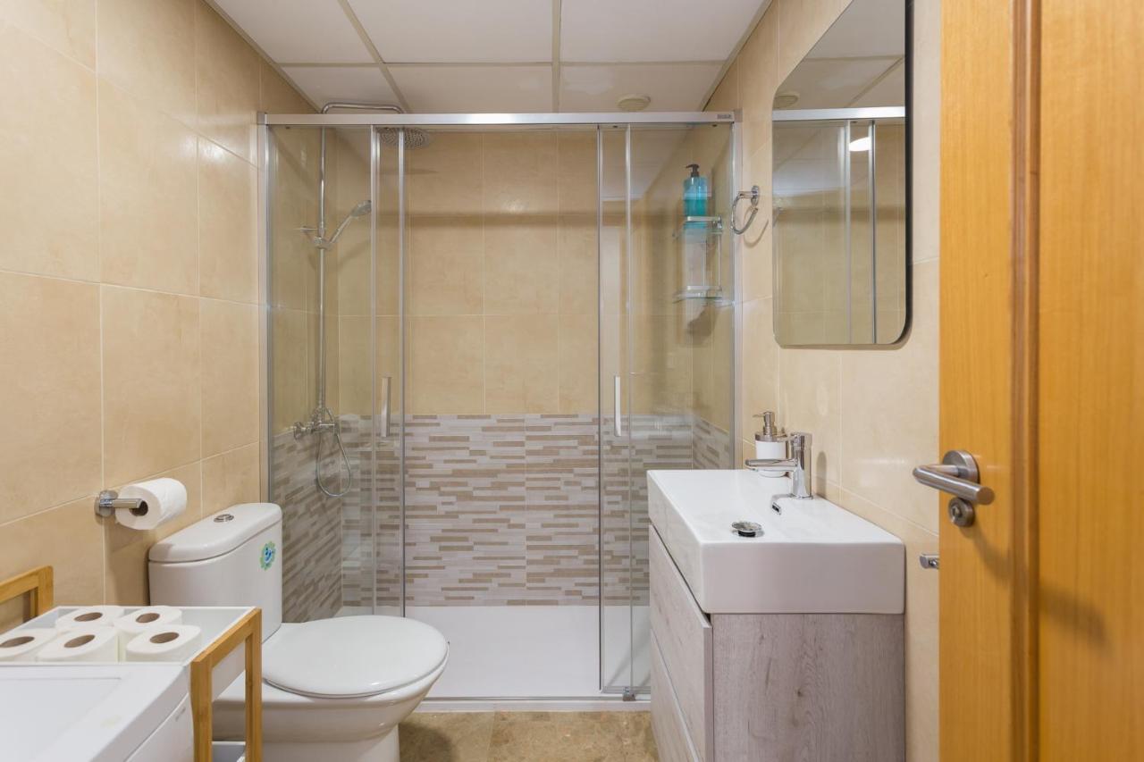 Piso Familiar Cerca Del Centro, Ac Y Wifi Gratis Apartment Валенсия Екстериор снимка