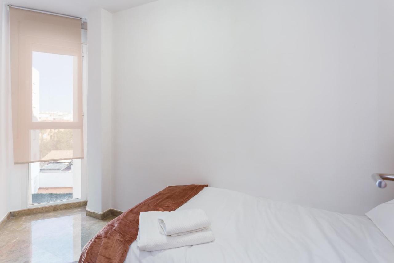 Piso Familiar Cerca Del Centro, Ac Y Wifi Gratis Apartment Валенсия Екстериор снимка
