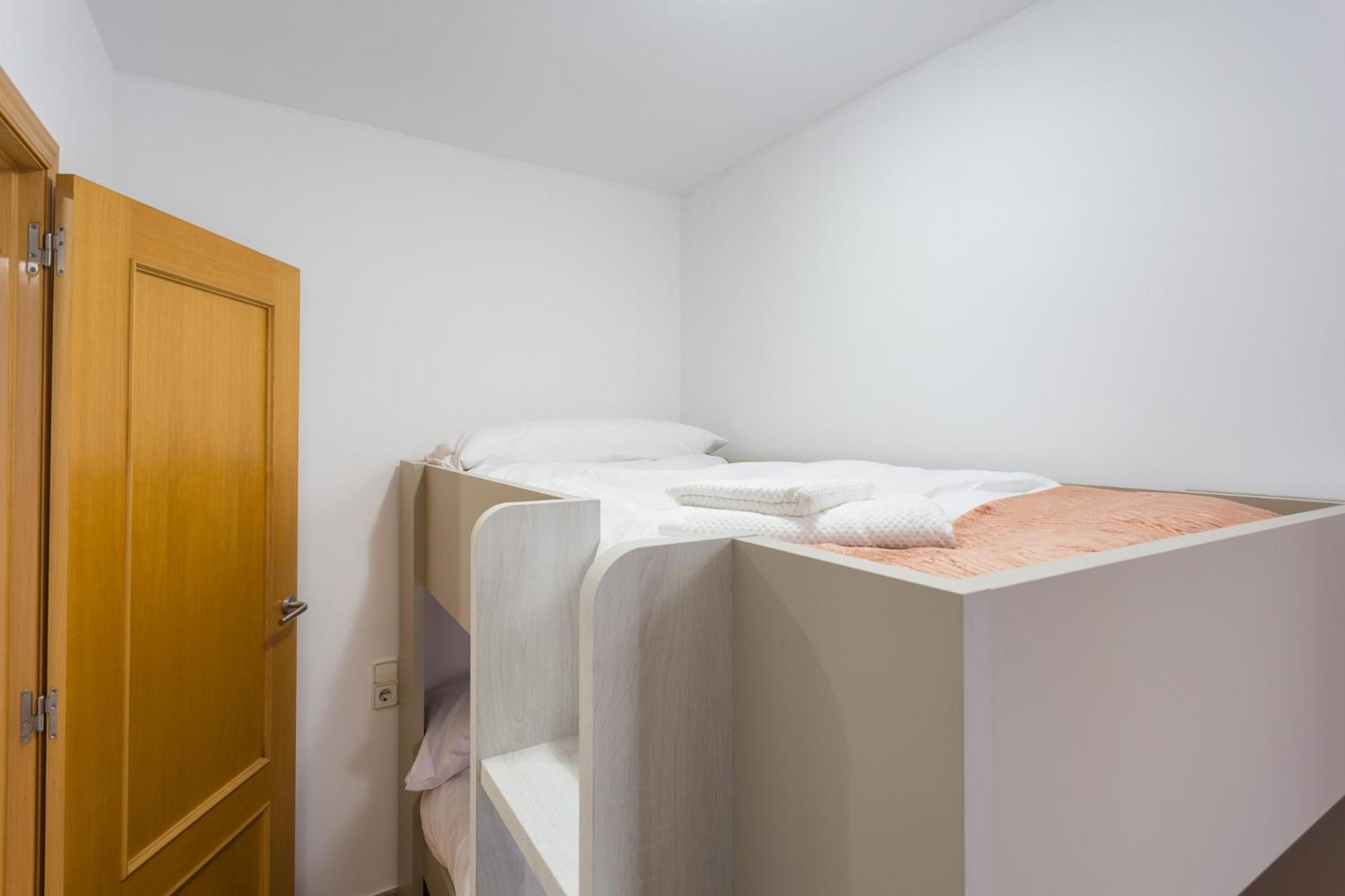 Piso Familiar Cerca Del Centro, Ac Y Wifi Gratis Apartment Валенсия Екстериор снимка